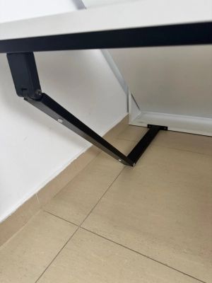 Sistem de pat rabatabil vertical, cu birou pliabil